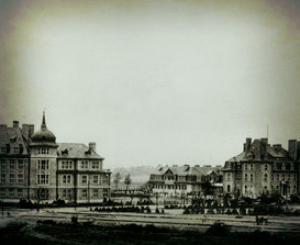 Die ersten Institute werden eröffnet (1912)