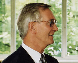 Hubert Markl entschuldigt sich bei den Opfern medizinischer Versuche während des Nationalsozialismus (2001)