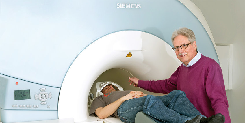 MRT Jens Frahm with a subject being slid into an MRI.