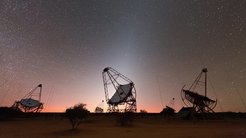 Stahlkonstruktionen unter dem Sternenhimmel