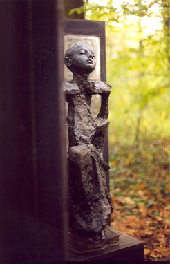 Das Denkmal für die Opfer der Hirnforschung in Berlin-Buch in Form eines Kindes.